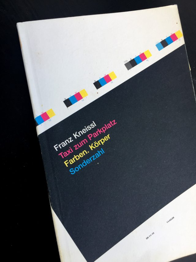 Taxi zum Parkplatz. Farben.Körper